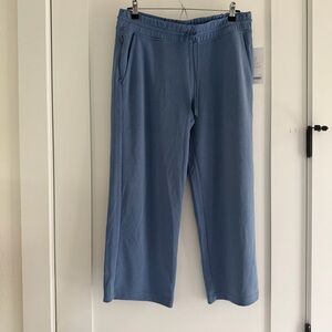 NWT / Athleta Seasoft Mid Rise Straight Cropped Pants
